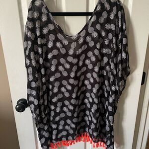 Women’s No Boundaries Black Coverup W/white Pineapples One size Fits Most